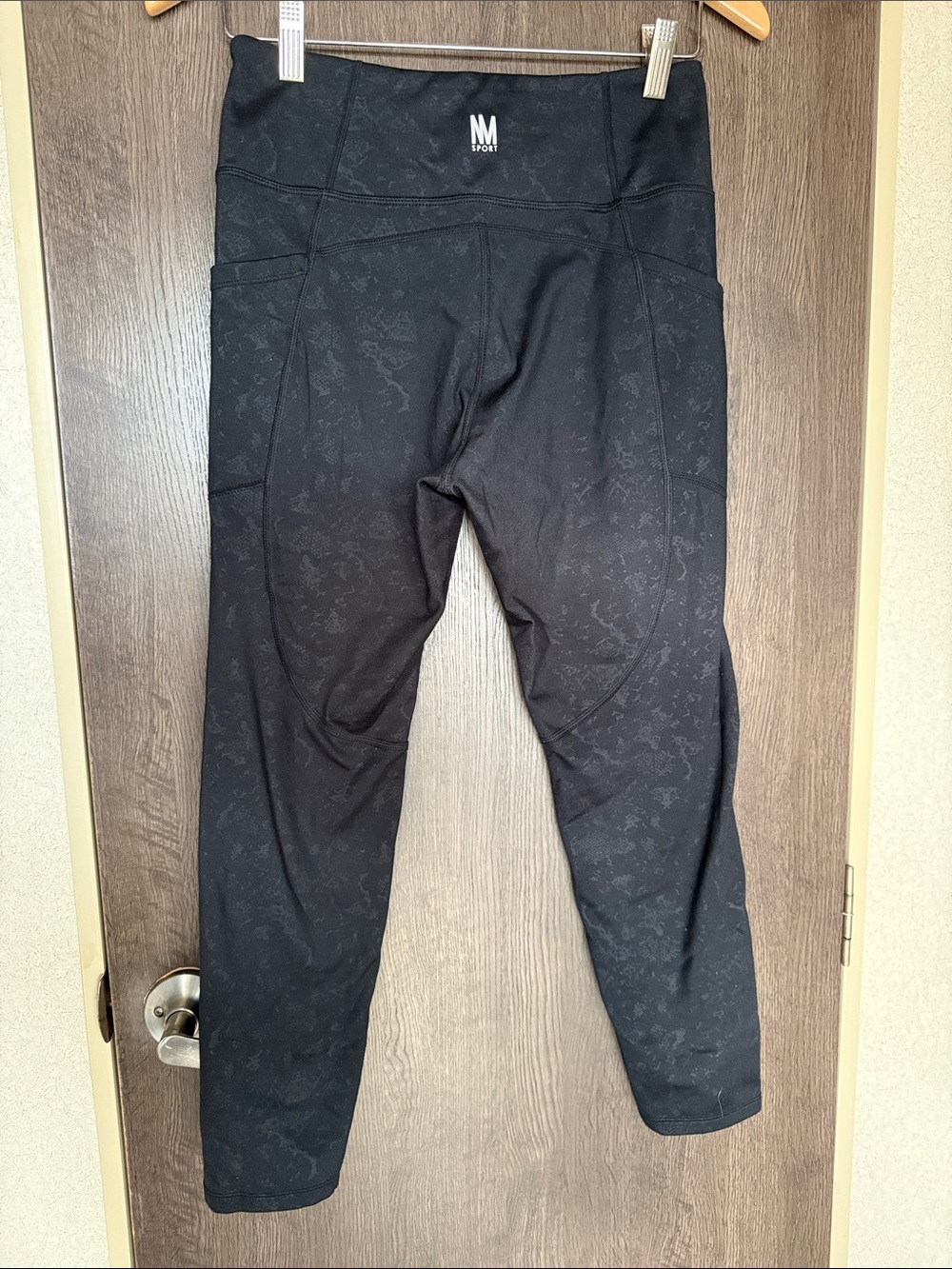 Nicole Miller Sport. Fleece lined leggings. Size M